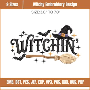以下が含まれることがあります： 黒い文字でWitchin'と書かれた刺繍デザイン。黒い魔女の帽子、ベージュのほうき、2匹の黒いコウモリ、金色の星が描かれています。デザインには9 SizesおよびSIZE: 3.0" TO 7.0"というテキストと、下部にファイル形式が記載されています。