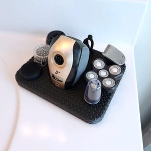 freebird shaver stand
freebird organizer
head shaver holder
electric shaver stand
mens grooming organizer
razor holder stand
bald head shaver
bathroom organizer men
shaving station holder
mens gift idea
fathers day gift
3d printed organizer
bathroom counter decor