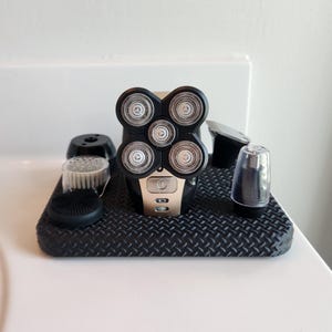 Freebird mount, front view,
freebird shaver stand
freebird organizer
head shaver holder
electric shaver stand
mens grooming organizer
razor holder stand
bald head shaver
bathroom organizer men
shaving station holder
mens gift idea
fathers day gift
3d printed organizer
bathroom counter decor