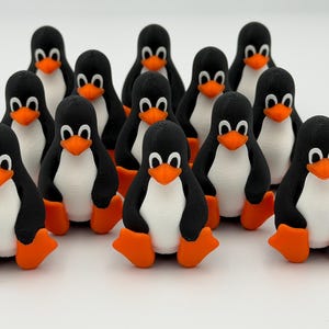 10 statuette di Tux Penguin di Linux – Stampate in 3D