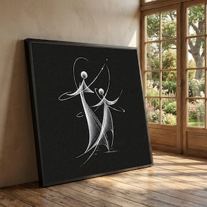 Könnte beinhalten: Gerahmter Kunstdruck mit schwarzem Hintergrund, der eine minimalistische weiße Strichzeichnung von zwei Figuren in einer tänzerischen Pose zeigt. Das Kunstwerk lehnt an einer Wand in der Nähe eines Fensters. Das schlichte Design des Drucks erzeugt einen auffälligen Kontrast.