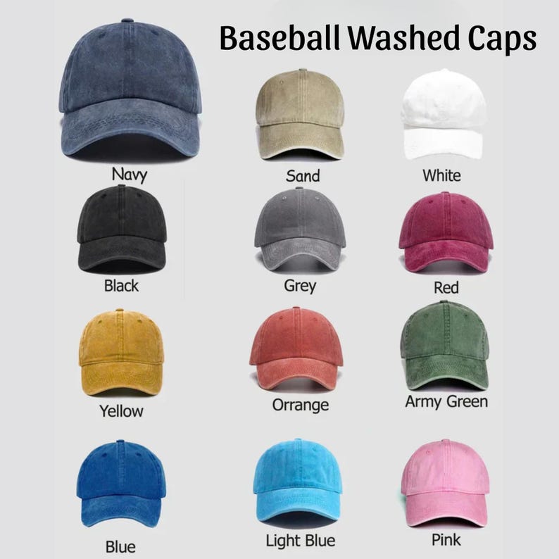 K&ouml;nnte beinhalten: Eine Auswahl an Baseball-Caps in verschiedenen Farben: Marineblau, Sand, Wei&szlig;, Schwarz, Grau, Rot, Gelb, Orange, Armeegr&uuml;n, Blau, Hellblau und Pink. Der Text "Baseball Washed Caps" ist oben zu sehen.
