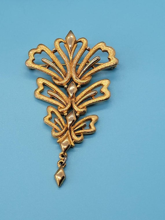 Lisner Textured Gold Tone Dangle Brooch - image 1