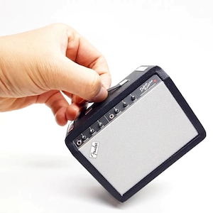 Miniature Amplifier Fe nder Deluxe 1:12 Scale | Realistic Tiny Amp Replica for mini Guitar, Dollhouse and Action Figure