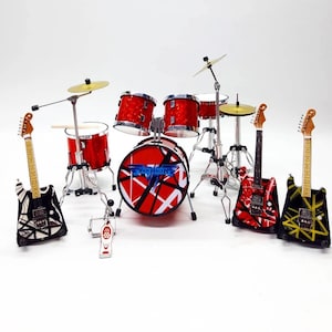 Miniatyrtrumset Rock Red med gitarrer Skala 1:12 | Minireplika av trumset handgjort | Trummis födelsedagspresent instrument musikalisk display