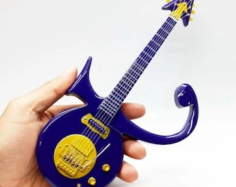 Chitarra in miniatura Prince Purple scala 1:4 / Replica di una mini chitarra elettrica fatta a mano / Espositore per strumenti musicali regalo di compleanno per chitarristi