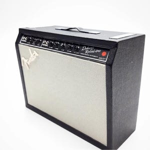 Miniature Amplifier Fe nder Deluxe Reverb 1:6 Scale | Realistic Tiny Amp Replica for mini Guitar, Dollhouse and Action Figure