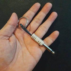 Llavero con amplificador Marsh All-Head en miniatura. Mini llavero con amplificador de guitarra y 4 ganchos para conectores jack. Mini organizador de llaves de pared. imagen 6