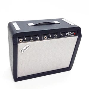 Miniature Amplifier Fe nder Deluxe 1:12 Scale | Realistic Tiny Amp Replica for mini Guitar, Dollhouse and Action Figure