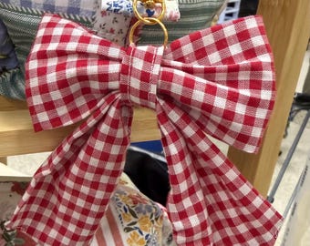 Colgante para bolso con lazo de cuadros hecho a mano – Accesorio para bolso, mochila o llavero