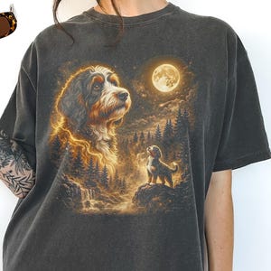 Bernedoodle Howling Moon T-Shirt, Berner Pudel-Mix-Liebhaber Geschenk, Retro Hunde-Grafik-T-Shirt
