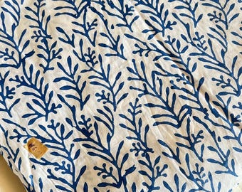 Katoenen stof met Indiase handblokprint op maat gesneden | Blue Botanical Vine-textiel, kustbekleding
