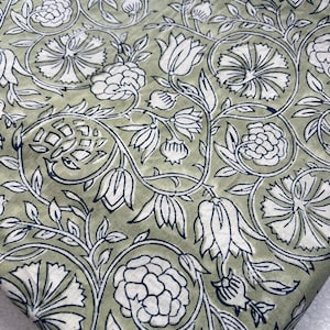 Tissu en coton imprimé à la main vert sauge à motifs floraux, vendu au mètre, tissu botanique vintage indien