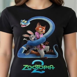 Peut inclure: T-shirt noir avec un graphisme color&eacute; des personnages du film d'animation Zootopia. Le motif comprend un serpent bleu enroul&eacute; autour d'un renard et d'un lapin, avec l'inscription "Zootopia 2" en turquoise et vert.