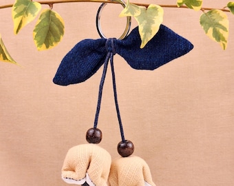 Porte-clés indigo naturel tissé à la main, breloque fleur de coton, crème bleu marine foncé, perle en bois