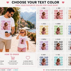 Pu&ograve; includere: Vengono mostrate magliette bianche con la scritta "GIRL DAD" e la foto di una bambina. L'immagine mostra un padre e una figlia che indossano le magliette, insieme alle opzioni di colore per il testo. Le magliette sono disponibili in vari colori.