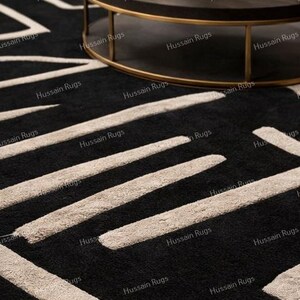 Alfombra moderna de líneas negras y marfil, alfombra lineal definida, alfombra monocromática de lujo tejida a mano, alfombra de diseño llamativo para el suelo, alfombra nórdica minimalista grande.