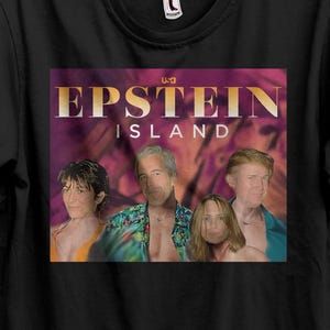 以下が含まれることがあります： 「Epstein Island」の文字と4人の画像がプリントされた黒いTシャツ。「3つ購入で無料」のプロモーションとコードも表示されています。ブランドロゴ「SEVENTHREESEVEN」も確認できます。