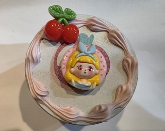 55mm Cake Herb Grinder – Kawaii Dessert Design, Cherry Topper, Metal Teeth