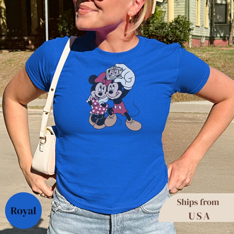 Retro Mickey Mouse Selfie Pose Baby Tee, Disney Mickey Minnie Mouse Selfie Pose Baby Tee, Retro Disney Trip, Y2k 90s Style Mickey Mouse Tee immagine 7