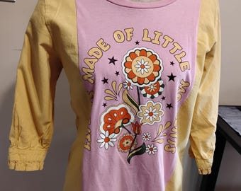 T-shirt graphique recyclé et chemisier jaune, taille M