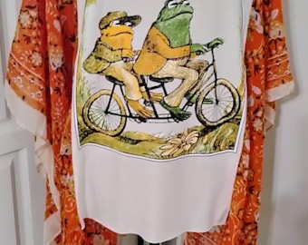 T-shirt poncho « Crapauds à vélo » upcyclé, taille unique (XL, XXL)