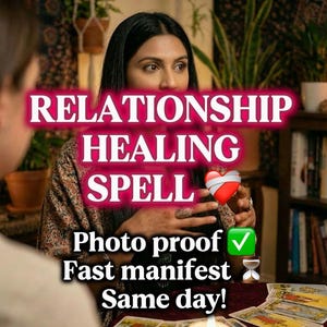 Puede incluir: Imagen que presenta a una mujer con cabello oscuro, con el texto "RELATIONSHIP HEALING SPELL". Un gráfico de corazón está presente. El texto adicional incluye "Photo proof", "Fast manifest" y "Same day!" Cartas del tarot y una vela encendida en primer plano.