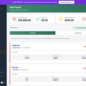 Op de afbeelding: Een digitale interface voor een budgettracker, met informatie over schuldaflossing. Het scherm toont de resterende schuld, het totaal betaald, maandelijkse minima en de hoogste rente. Inclusief secties voor creditcard- en autoleningdetails.