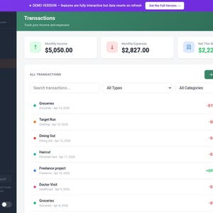 Op de afbeelding: Digitale budgettracker-interface met een donker thema. Het dashboard toont maandelijkse inkomsten, uitgaven en netto-inkomen. De interface bevat transactiedetails, categorie&euml;n en opties voor planning, sparen en schuldaflossing.