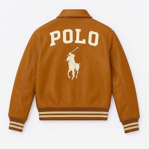 Könnte beinhalten: Rustikales Holzschild mit dem Text "Welcome to our home" in weißer Schrift. Das Schild hat eine Used-Optik und ein schlichtes, einladendes Design, ideal für die Eingangsbereichsdekoration.