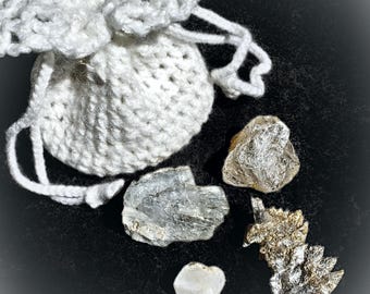Colorado Crystals Medicine Bag. Raw Angel Wings Selenite Barite Calcite Quartz Gemstones. Alpaca Crochet Amulet Pouch