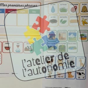 以下が含まれることがあります： Mes premières phrasesと題された学習シート。フランス語のテキストと動物、食べ物、自然、動作のイラストが描かれたカラフルなグリッドが含まれています。シートには、文章を組み立てるための主語、動詞、目的語、場所のセクションがあります。