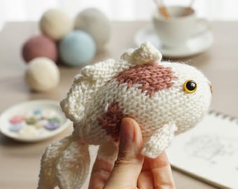 Koi Fisch Strickmuster, Realistisches Amigurumi Plüschtier (PDF Pattern)