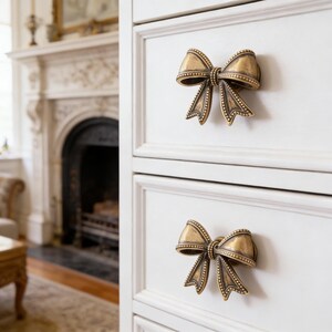 Poignée de porte arrondie en laiton faite main - Crochet élégant pour armoire et tiroir, cadeau de pendaison de crémaillère, décoration d'intérieur