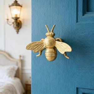 Uchwyt z mosiądzu w kształcie pszczoły – ręcznie robiony uchwyt do szuflady z motywem owadów, dekoracja szafki i drzwi, prezent na parapetówkę, ciepły, naturalny styl