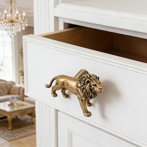 Tirador y gancho de puerta de latón con forma de león, decoración animal majestuosa hecha a mano, acento cálido y natural para el hogar, regalo de inauguración de casa