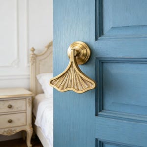 Tirador de puerta con forma de hoja de ginkgo hecho a mano – Tirador de puerta inspirado en la naturaleza, decoración para armarios y cajones, regalo de inauguración, estilo orgánico y cálido.