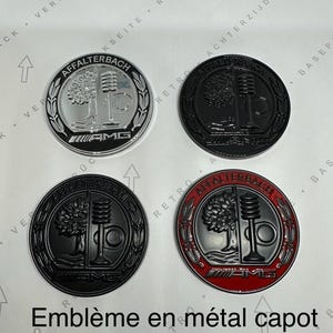 Puede incluir: Cuatro emblemas circulares para coche con los textos "AFFALTERBACH" y "AMG". Un emblema es plateado, dos son negros y uno es negro con borde rojo. El texto "Emblème en métal capot 57mm" está debajo.