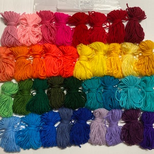 Filato di scarto acrilico in sacchetto misto di tutti i colori solidi per progetti di artigianato, lavoro a maglia, uncinetto, colori arcobaleno o neutri