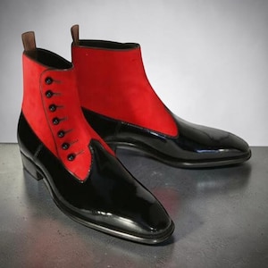 Welted Herren Zweifarbiges rotes Wildleder & schwarzes Lackleder Knopf-formales Kleid-Boot.
