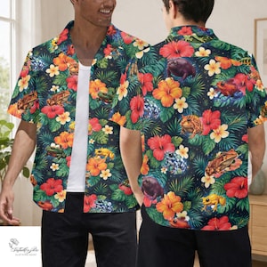 May include: Short-sleeved button-down shirt with a dark background, featuring a vibrant pattern of colorful frogs, hibiscus flowers, and tropical foliage. The shirt has a classic collar and is made of a lightweight fabric.
