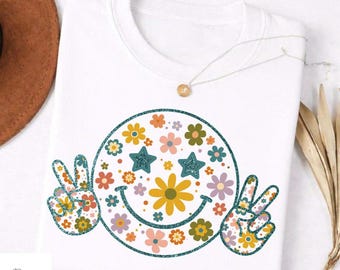 Floral Smiley Face Shirt, Retro Hippie Smile Tee, Happy Vibes Unisex Shirt for Women, Boho Flower Graphic Tee, Vintage Aesthetic Shirt