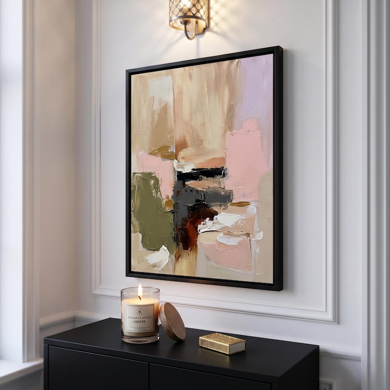 Puede incluir: Una pintura abstracta rectangular en un marco negro que presenta pinceladas gruesas y texturizadas en tonos beige, rosa suave, verde oliva, marr&oacute;n oscuro y blanco. La composici&oacute;n muestra bloques de color en capas con textura visible.