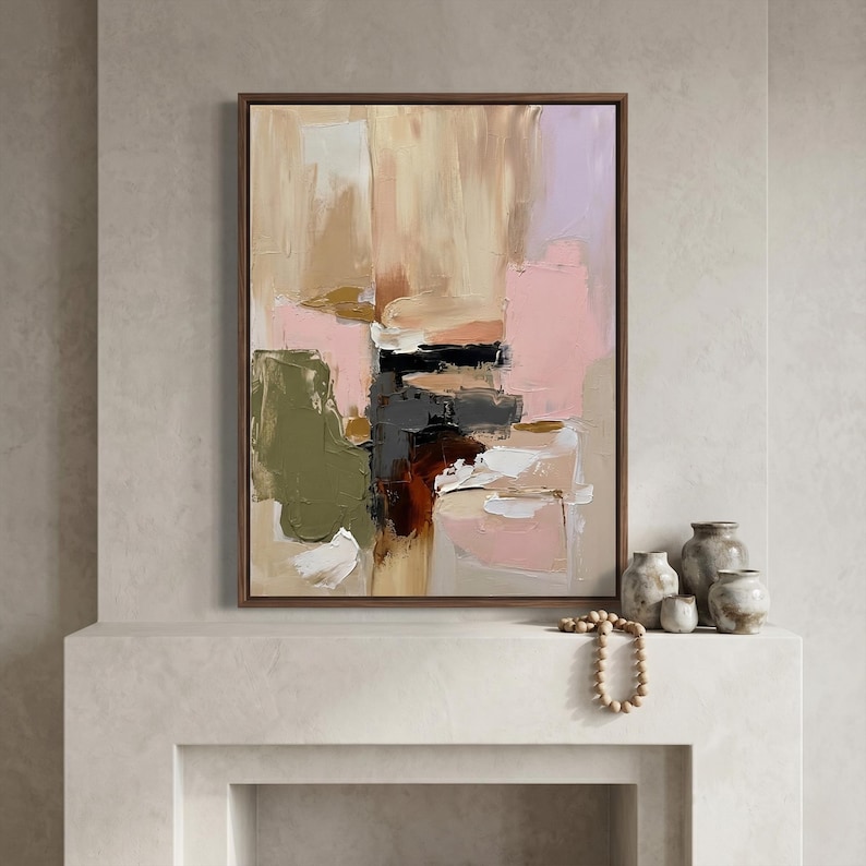 Puede incluir: Una pintura abstracta enmarcada que presenta pinceladas gruesas y texturizadas en una paleta de beige, rosa suave, verde oliva, blanco y negro intenso. La composici&oacute;n muestra bloques de color superpuestos con profundidad de pintura visible.