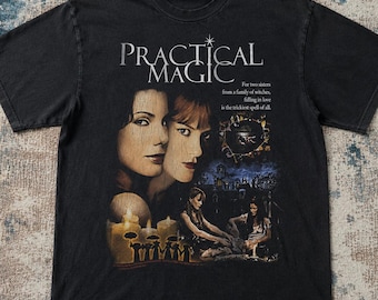 Practical Magic T-shirt in vintage grafische stijl, cadeau voor heksenfilmfans.