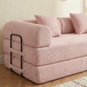 Puede incluir: Un sof&aacute; de pana rosa con estructura met&aacute;lica negra. El sof&aacute; tiene un reposabrazos redondeado y tres cojines a juego. La tela de pana tiene una textura acanalada. El sof&aacute; es de color rosa claro.