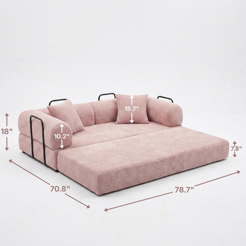 Puede incluir: Un sof&aacute; convertible de pana rosa con detalles en metal negro. El sof&aacute; mide 200 cm de largo, 180 cm de ancho y 46 cm de alto. Incluye un coj&iacute;n de 40 cm y un reposabrazos de 26 cm. El sof&aacute; tiene 20 cm de grosor.