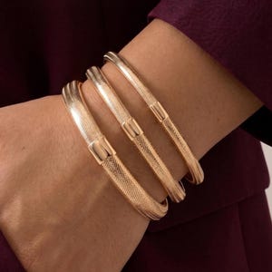 Elastyczna bransoletka z siateczki 14K złota | Bransoletka z łańcuszkiem w jodełkę z motywem węża | Grube, złote bransoletki do łączenia na co dzień