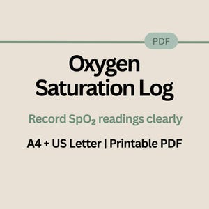 Può includere: Un documento PDF stampabile intitolato Oxygen Saturation Log con il sottotitolo Record SpO2 readings clearly. Il testo è nero e verde salvia su uno sfondo beige chiaro, specificando i formati A4 e US Letter per questo file.