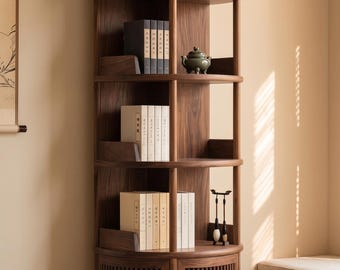 Librería esquinera de nogal, armario alto Japandi con puertas, almacenamiento que ahorra espacio.